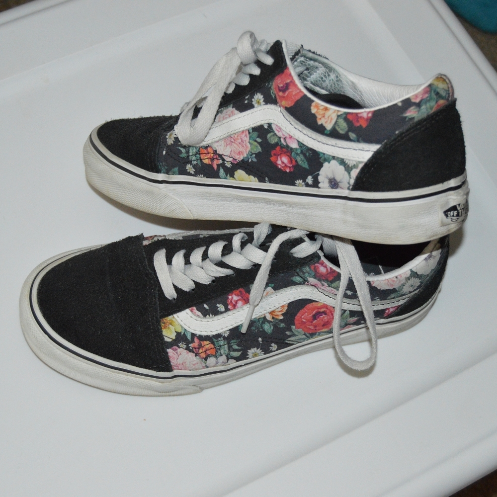 Lace up vans 7.5 floral pattern and black suede